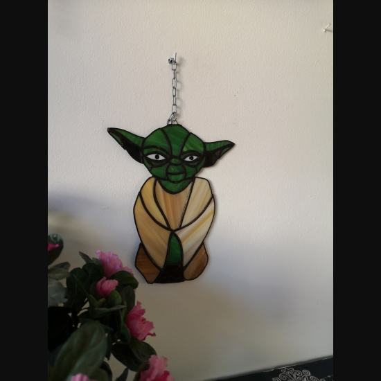 Witrażowy Yoda
